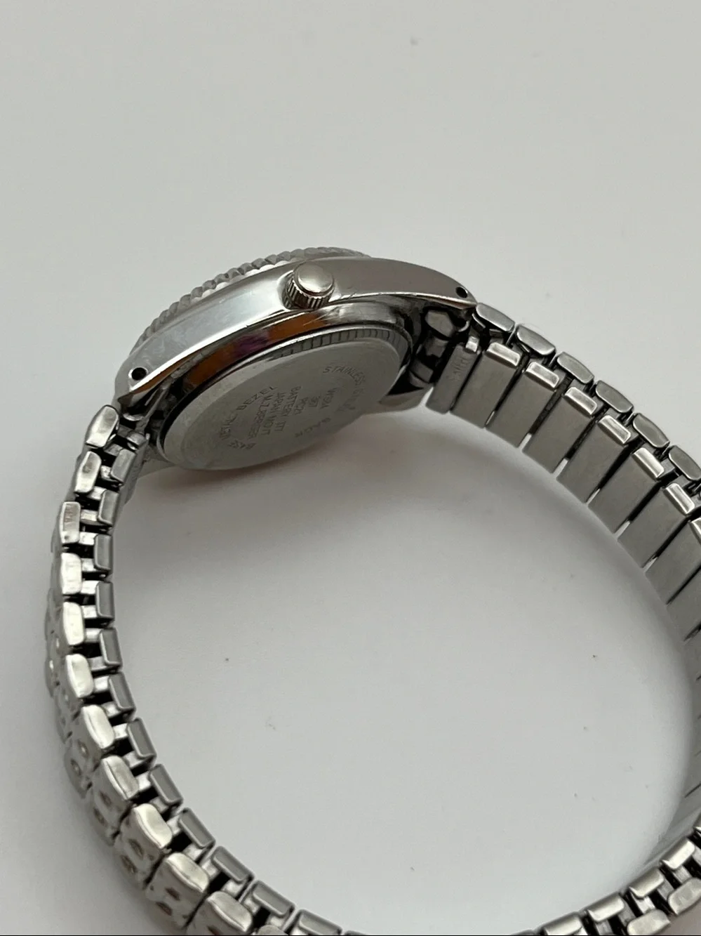 Silver Quartz Analog Watch with White Dial and Expandable Band